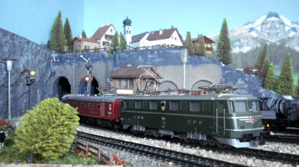 Les locomotives Ae 6/6 11414 (3050) de Mrklin