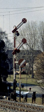 Emplacement des signaux avancs, d'entre, de sortie et de manoeuvre