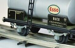 Une nouvelle mthode pour l’application de la bande noire centrale sur les bondes des wagons-citernes BUCO  deux essieux et ralisation de wagons arborant de nouvelles raisons sociales