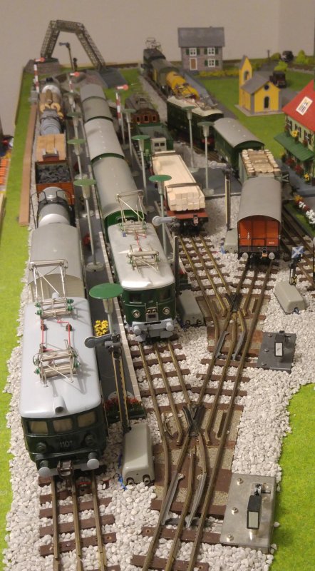 Formation des trains sur mon rseau  Tin-Plate 0 