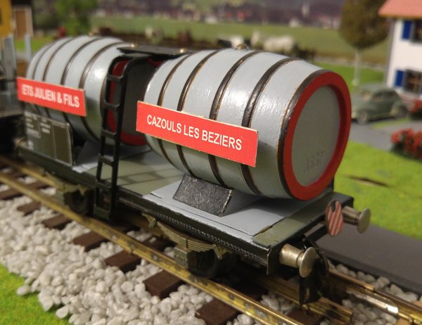 Signaux de queue “de jour” pour trains “Tin-Plate 0”: