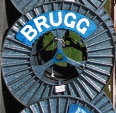 Un chargement trs intressant: les bobines de cbles des cbleries et trfileries suisses de “Brugg”, “Cortaillod” et “Cossonay”