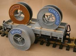Un chargement trs intressant: les bobines de cbles des cbleries et trfileries suisses de “Brugg”, “Cortaillod” et “Cossonay”