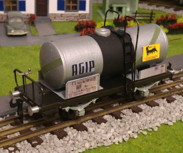 Wagon-citerne des FS: