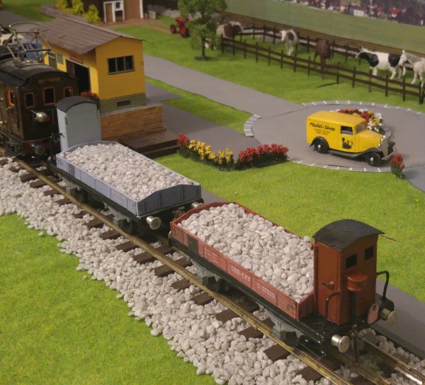 Ralisation de deux ballastires, “Gotthardbahn” (GB) et “SBB-CFF” de type “S” pour “Schotterwagen”, qui dsigne prcisment un wagon  ballast