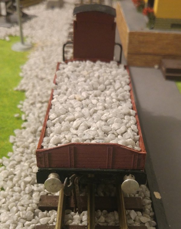 Ralisation de deux ballastires, “Gotthardbahn” (GB) et “SBB-CFF” de type “S” pour “Schotterwagen”, qui dsigne prcisment un wagon  ballast