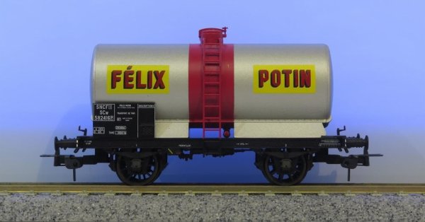 Ralisation d'un wagon-citerne  vin SNCF