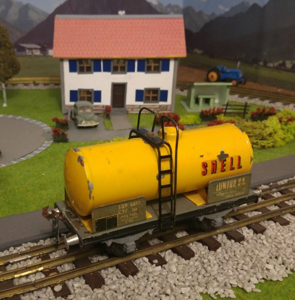 Ralisation d'un wagon-citerne  vin SNCF