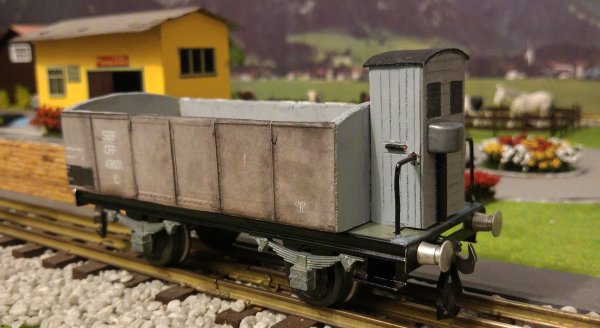Construction de trois trs anciens wagons tombereaux, soit: CFF du type L5, DRG/DB du type “Schwerin” et FS du type “Ltm”