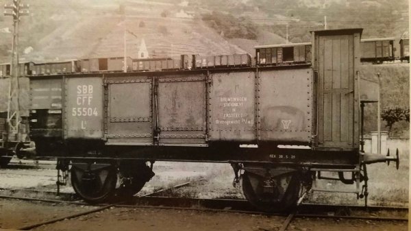 Construction de trois trs anciens wagons tombereaux, soit: CFF du type L5, DRG/DB du type “Schwerin” et FS du type “Ltm”