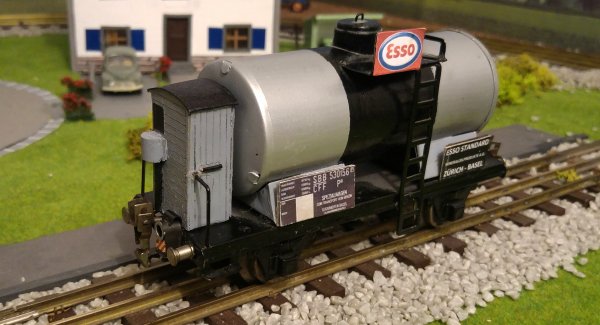 Remaniement de deux wagons de marchandises