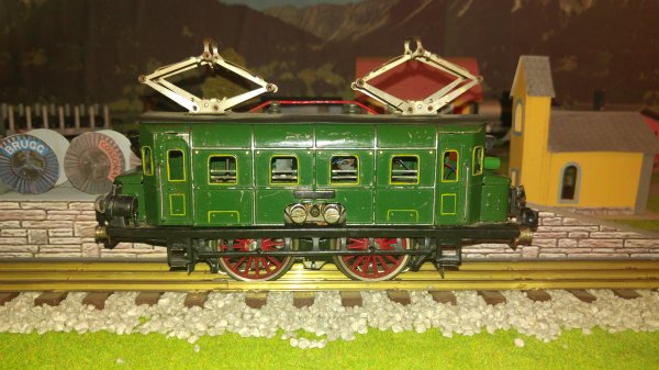Adjonction d’une paire de chasse-corps sur ma locomotive MAERKLIN du type RS 66/12910