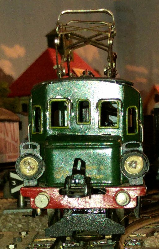 Adjonction d’une paire de chasse-corps sur ma locomotive MAERKLIN du type RS 66/12910