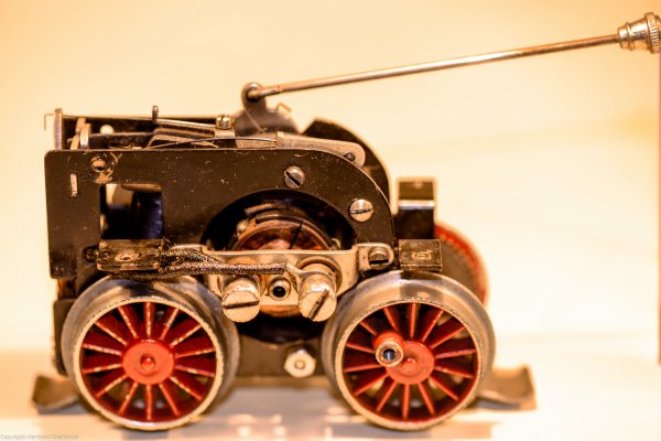 Termes techniques relatifs aux quipements lectriques et mcaniques des vhicules-moteurs lectriques originaux “Tin-Plate 0” en systme "3-Rails" de style suisse des marques BUCO, ERNO, HAG, MAERKLIN et RESAL
