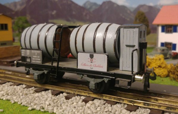Revisite du clbre et unique wagon CFF bi-foudres encore conserv et reconstitution du train historique marchandises/voyageurs de l'ancienne "Association 10264", sise dans la Rotonde du Dpt de St-Maurice!