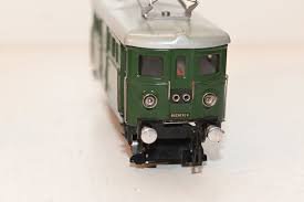 Mme dans leur aspect d’origine simplifi, les locomotives BUCO 304 et 314 “Tinplate 0” s’inspirent nettement de leur grande soeur Ae 4/6 des CFF