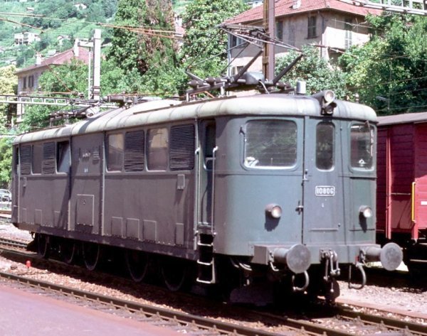 Mme dans leur aspect d’origine simplifi, les locomotives BUCO 304 et 314 “Tinplate 0” s’inspirent nettement de leur grande soeur Ae 4/6 des CFF