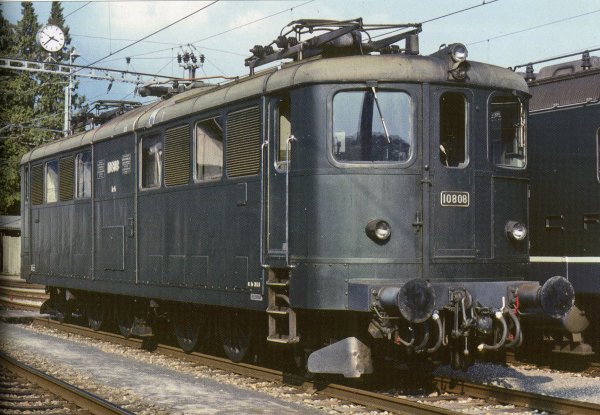 Mme dans leur aspect d’origine simplifi, les locomotives BUCO 304 et 314 “Tinplate 0” s’inspirent nettement de leur grande soeur Ae 4/6 des CFF