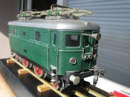 Mme dans leur aspect d’origine simplifi, les locomotives BUCO 304 et 314 “Tinplate 0” s’inspirent nettement de leur grande soeur Ae 4/6 des CFF